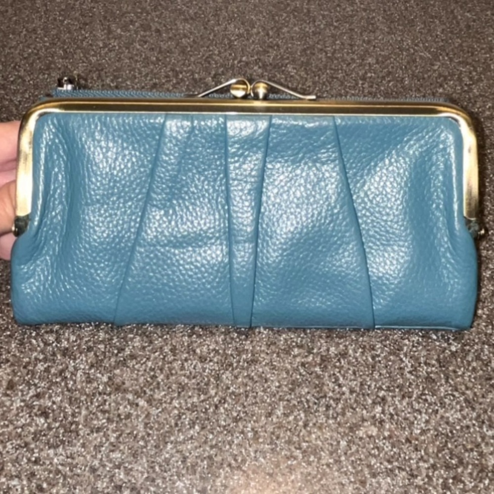 Women’s Leather Bi-Fold Wallet